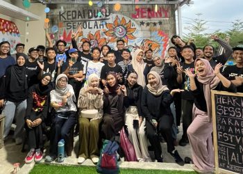 Mendengar Dokstral dan Berhening Cipta bersama Festivalist di Sekolah Jenny